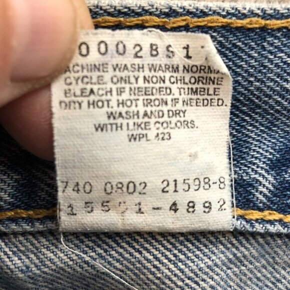 Levis Women's 550 Jeans Size 16 Relaxed Fit Vintage from Aug 2022 - Picture 8 of 13